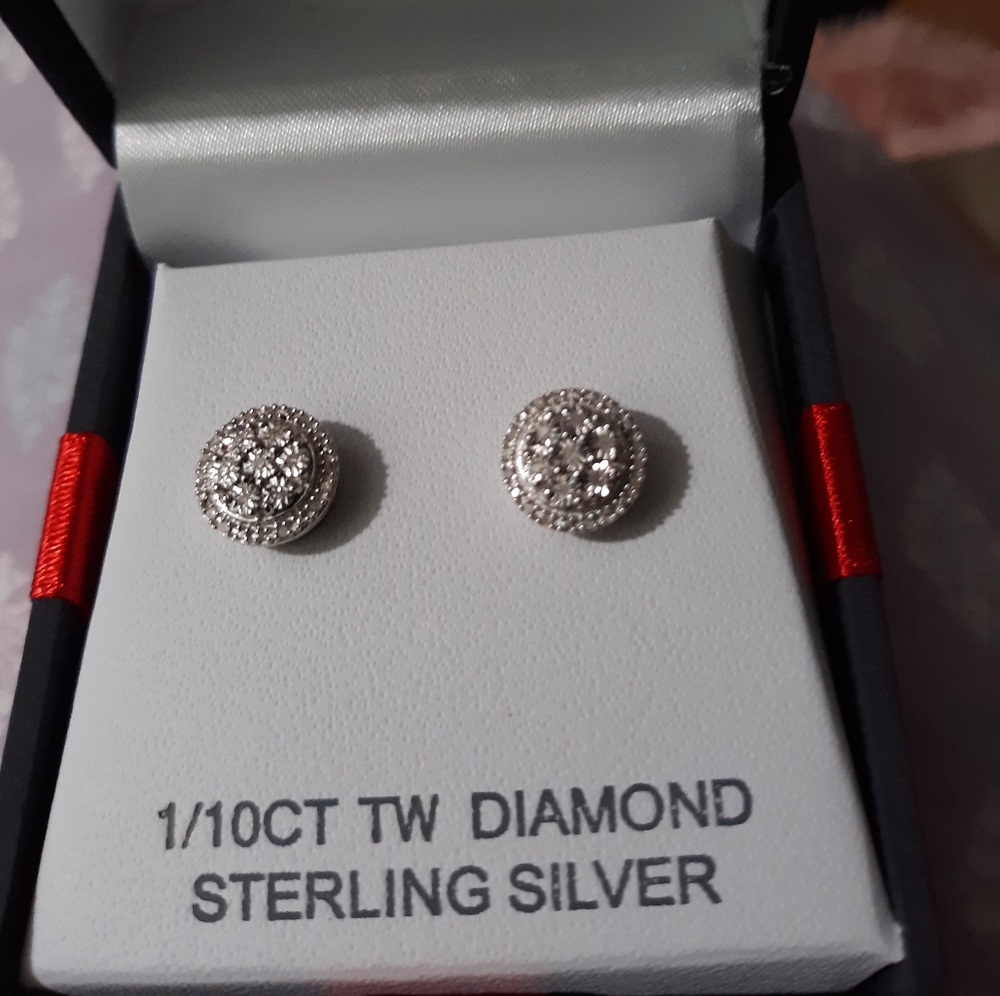 SS Post Earnings w/ 1/10 CT Diamonds